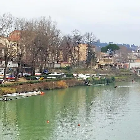 Terrace On The River * Florenz